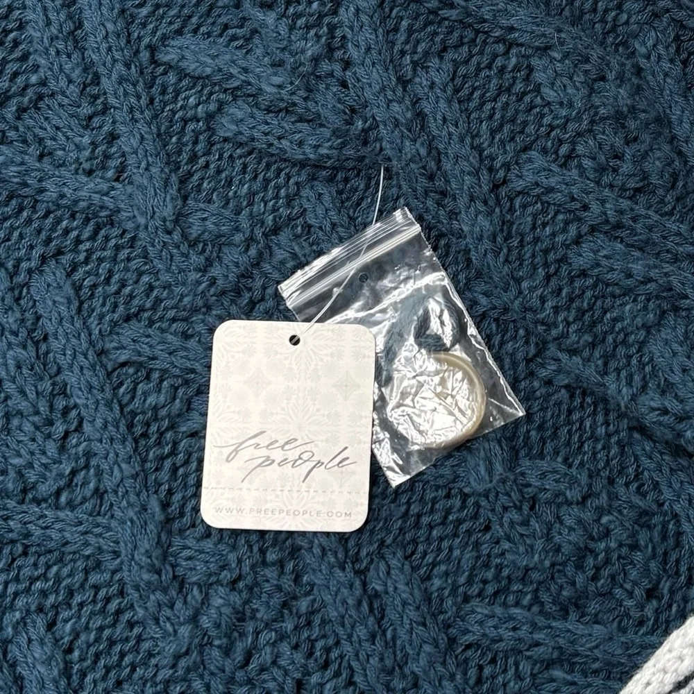 Free People Montana Cable Knit Cardigan Varsity Blue Oversized Size M NEW - Picture 15 of 16